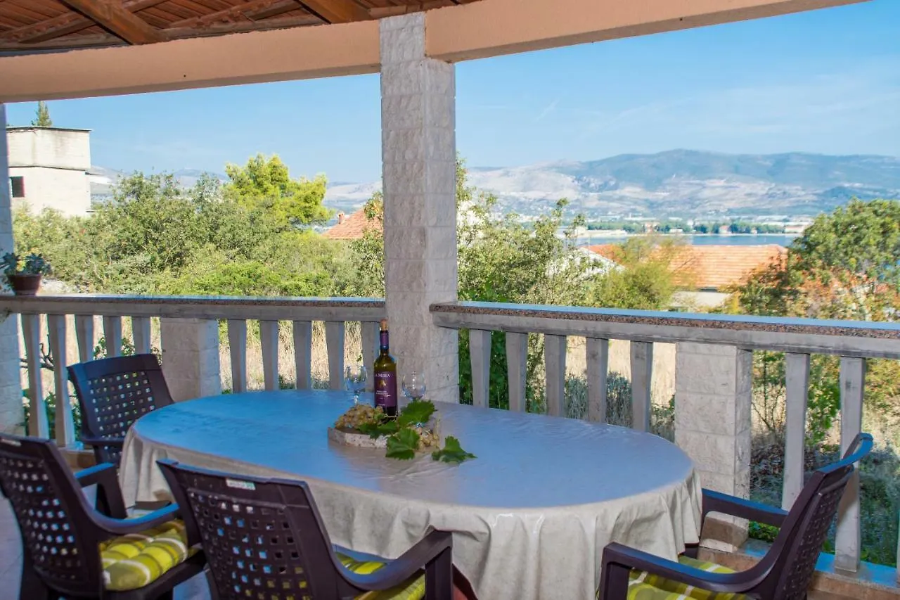 Apartment Sime Трогир